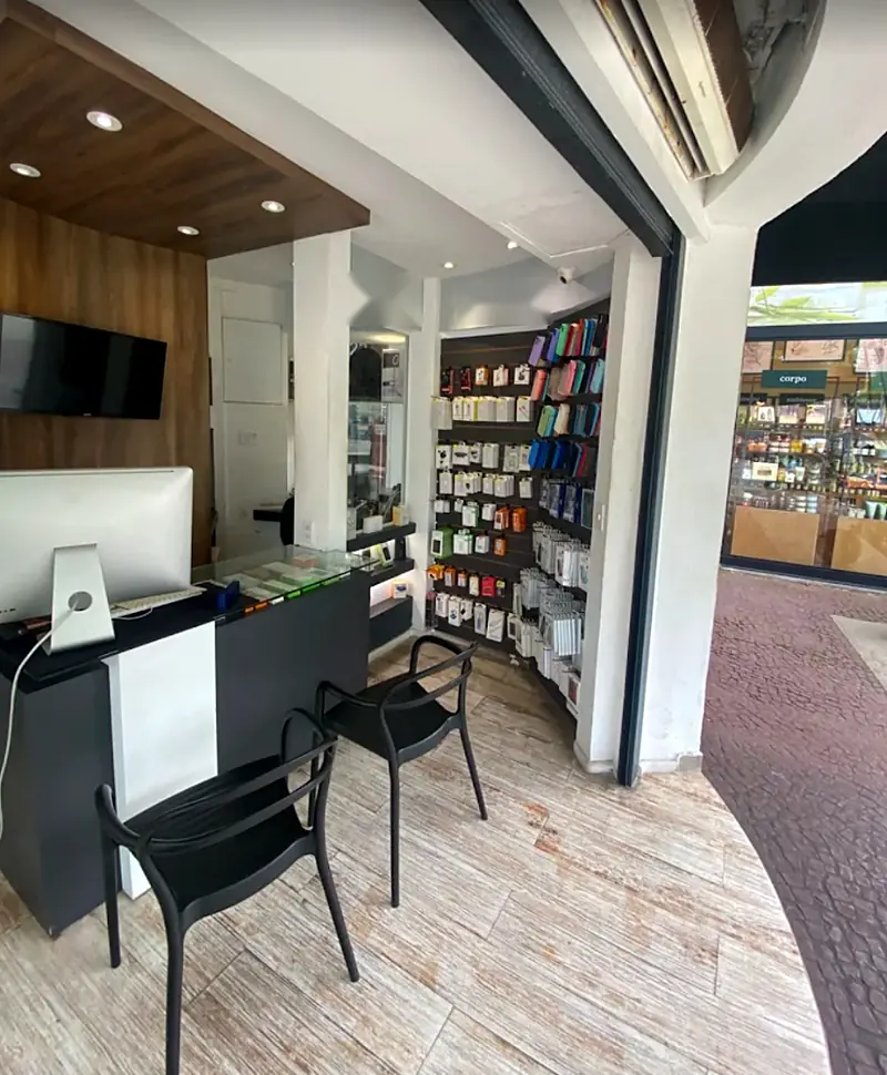 Interior da PhoneRJ com acessórios